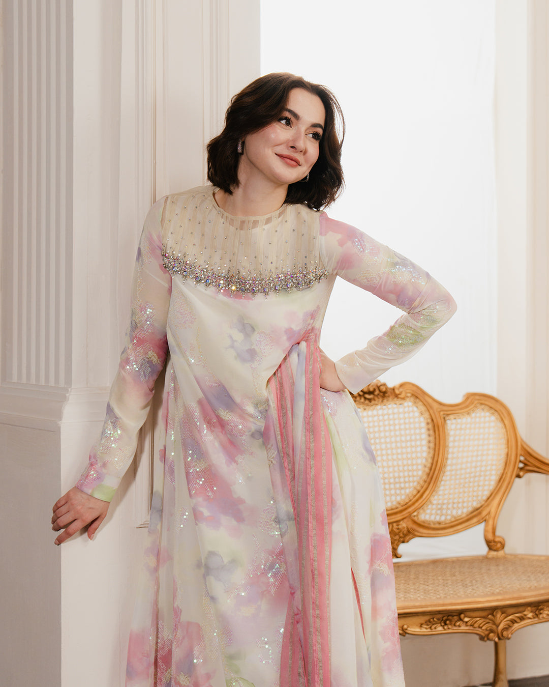 hania amir silk dress Hania amir viral look from mzht 15 beautiful shades . Fabric Details Top & Bottoms: Silk Dupatta: Organza Detailing: Swarovski-type lacing Size & Availability Sizes: S, M, L,