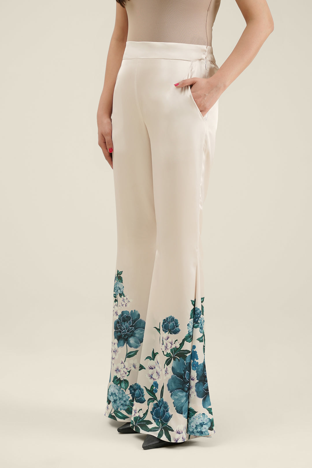 Hania Aamir - Henzala Shirt, Pant and Dupatta | 35% OFF
