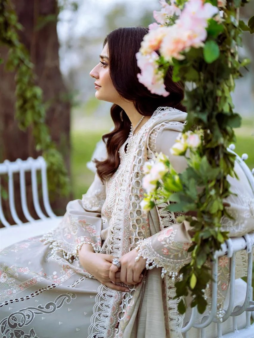 Durefishan Saleem - Eiya Shirt, Trouser and Dupatta - COD | 40% OFF